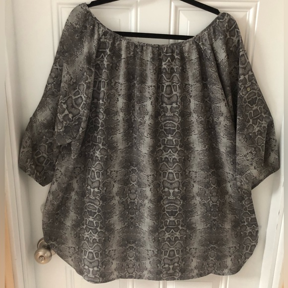 Violet & Claire Grey Animal Snakeskin Print Tunic Top Size 3X - Picture 3 of 7